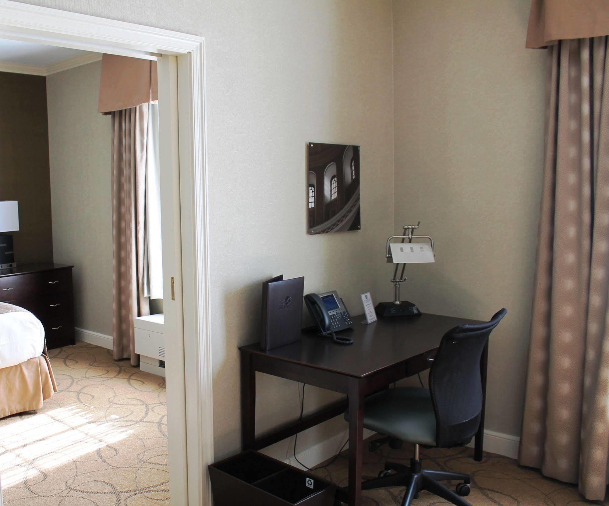The Marcum Hotel & Conference Center オックスフォード エクステリア 写真